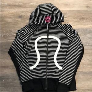 Lululemon black/white sweatshirt like NEW!